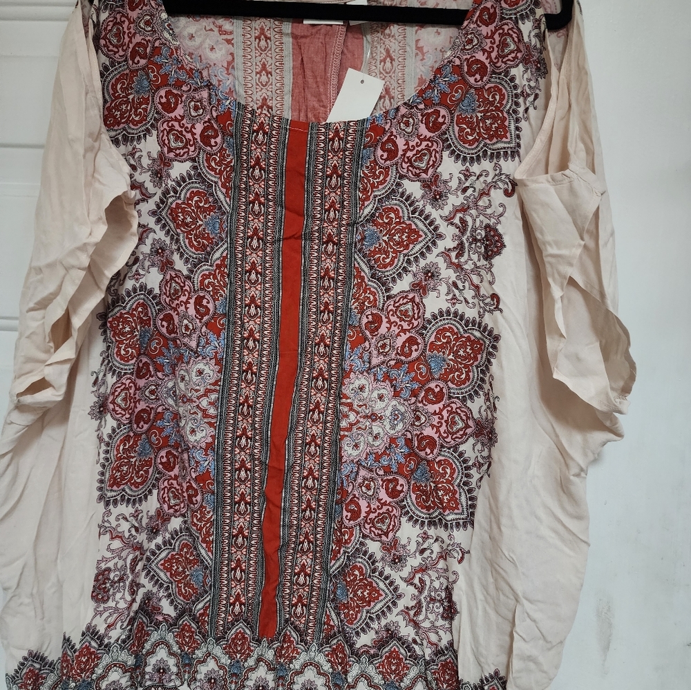 Size 26/28 cold shoulder blouse.